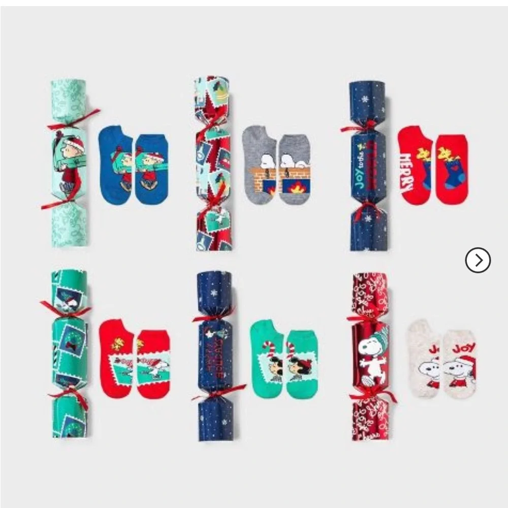 Women’s Peanuts 6pk Socks in Holiday Crackers